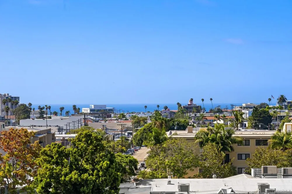 1010 Genter St #302 La Jolla, CA 92037