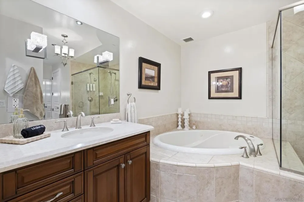 1010 Genter St #302 La Jolla, CA 92037