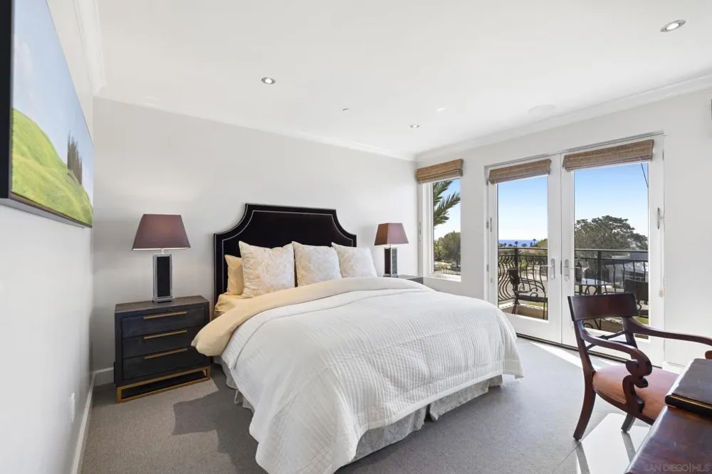 1010 Genter St #302 La Jolla, CA 92037
