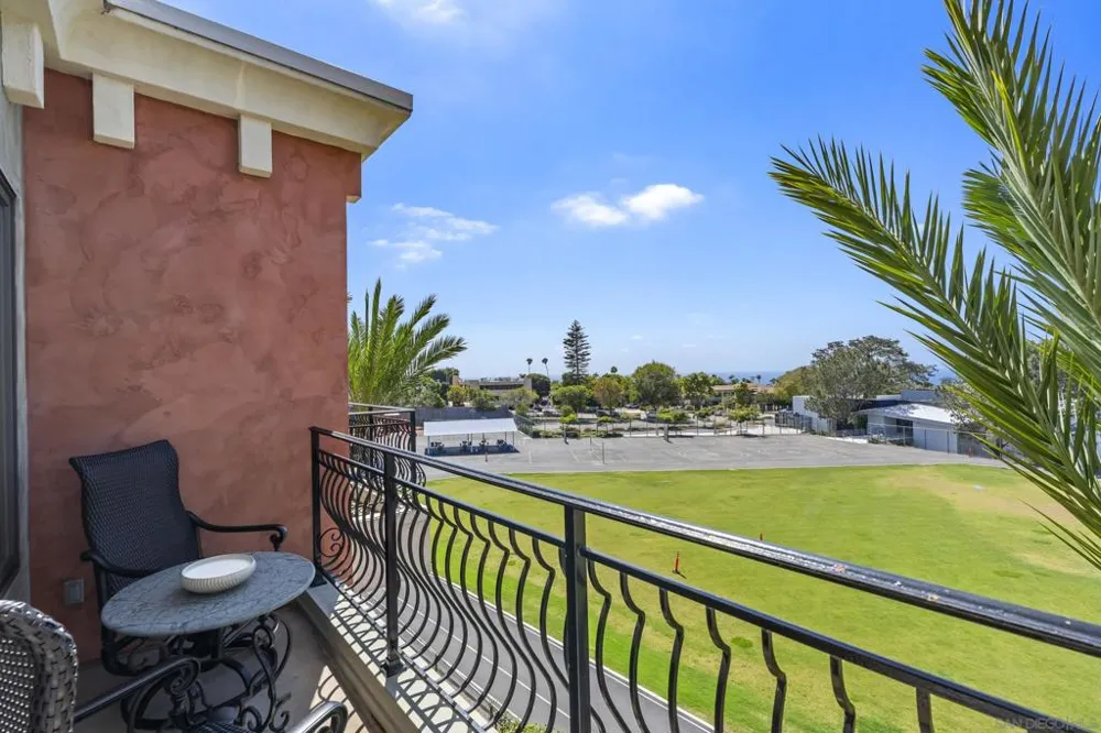 1010 Genter St #302 La Jolla, CA 92037