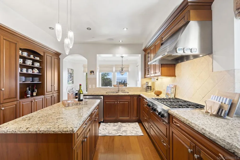 1010 Genter St #302 La Jolla, CA 92037