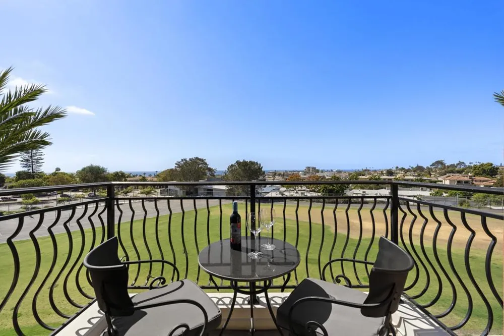 1010 Genter St #302 La Jolla, CA 92037