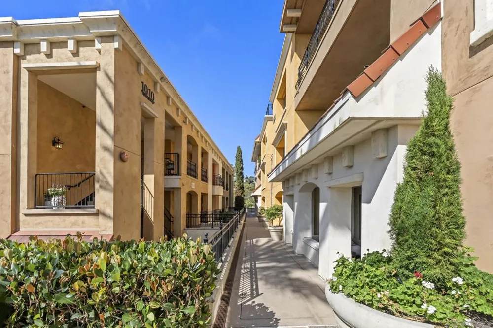 1010 Genter St #302 La Jolla, CA 92037