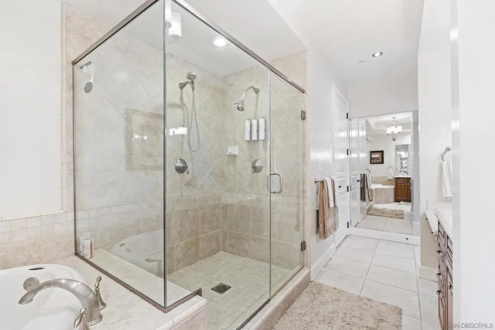 1010 Genter St #302 La Jolla, CA 92037
