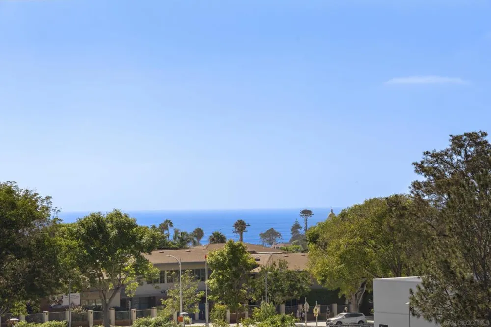 1010 Genter St #302 La Jolla, CA 92037