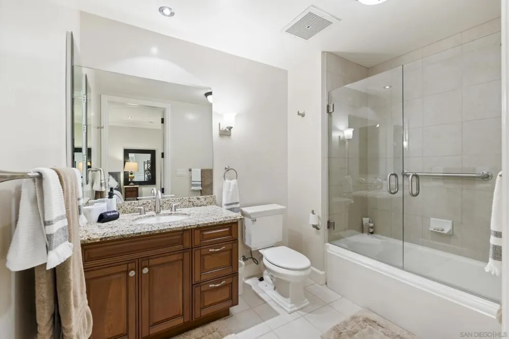 1010 Genter St #302 La Jolla, CA 92037