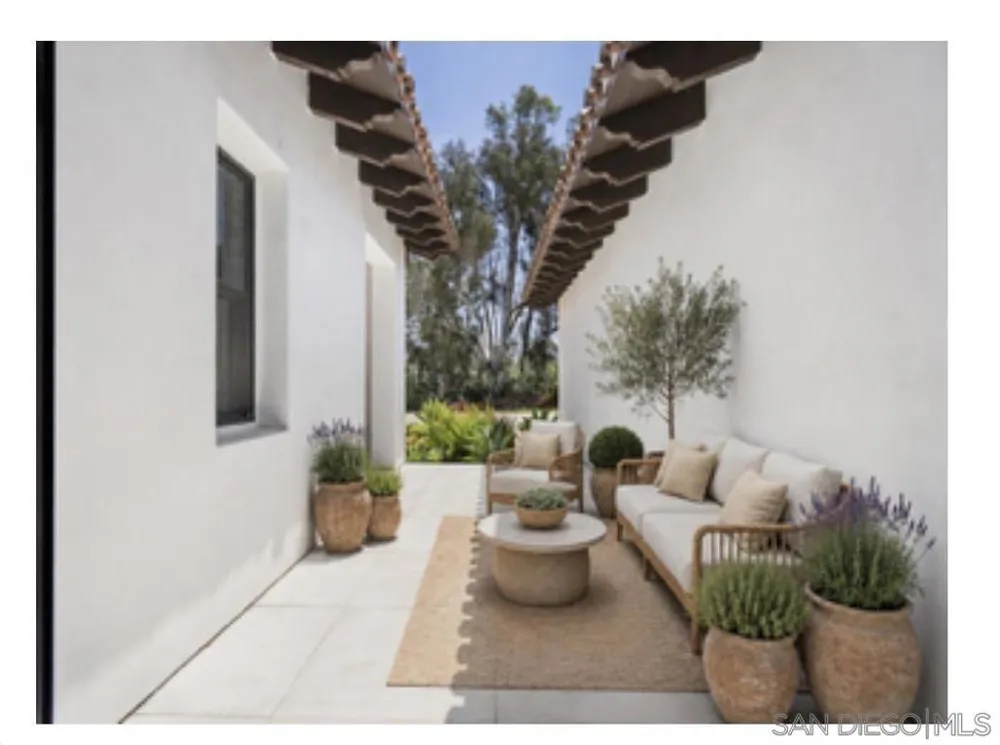 16947 AVENIDA LUIS Rancho Santa Fe, CA 92067
