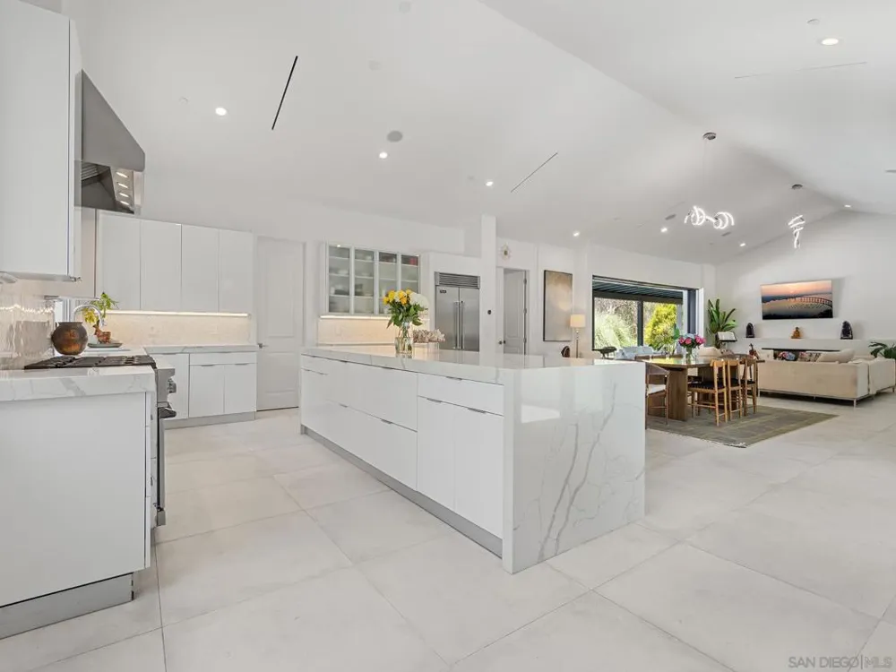 16947 AVENIDA LUIS Rancho Santa Fe, CA 92067