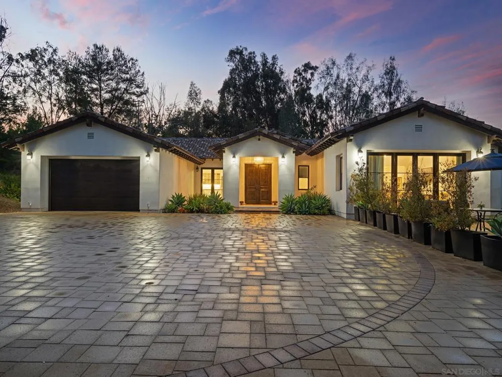 16947 AVENIDA LUIS Rancho Santa Fe, CA 92067