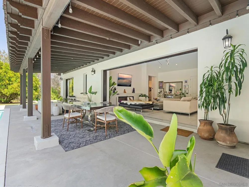 16947 AVENIDA LUIS Rancho Santa Fe, CA 92067