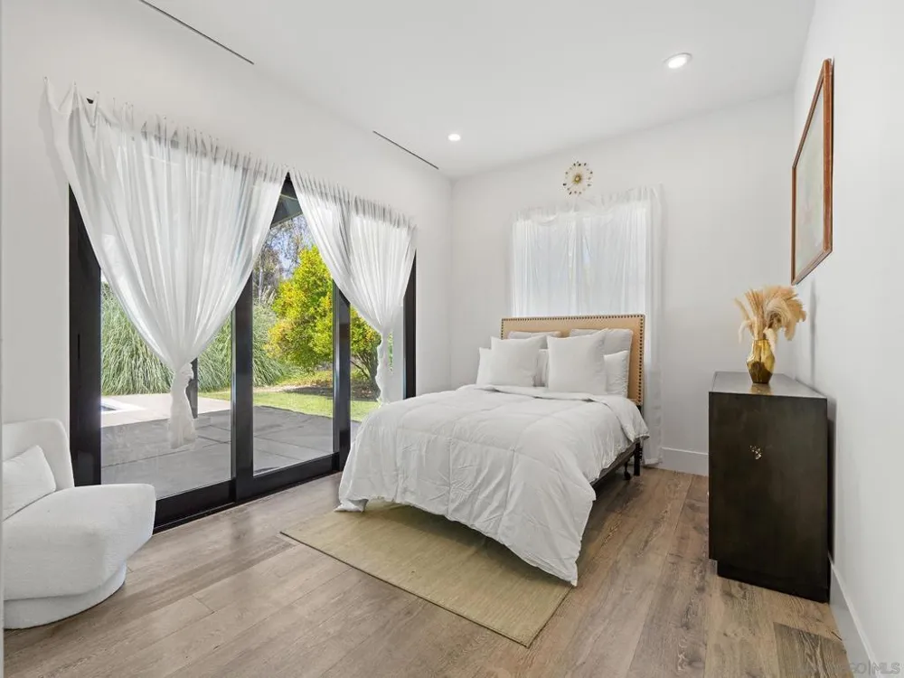 16947 AVENIDA LUIS Rancho Santa Fe, CA 92067