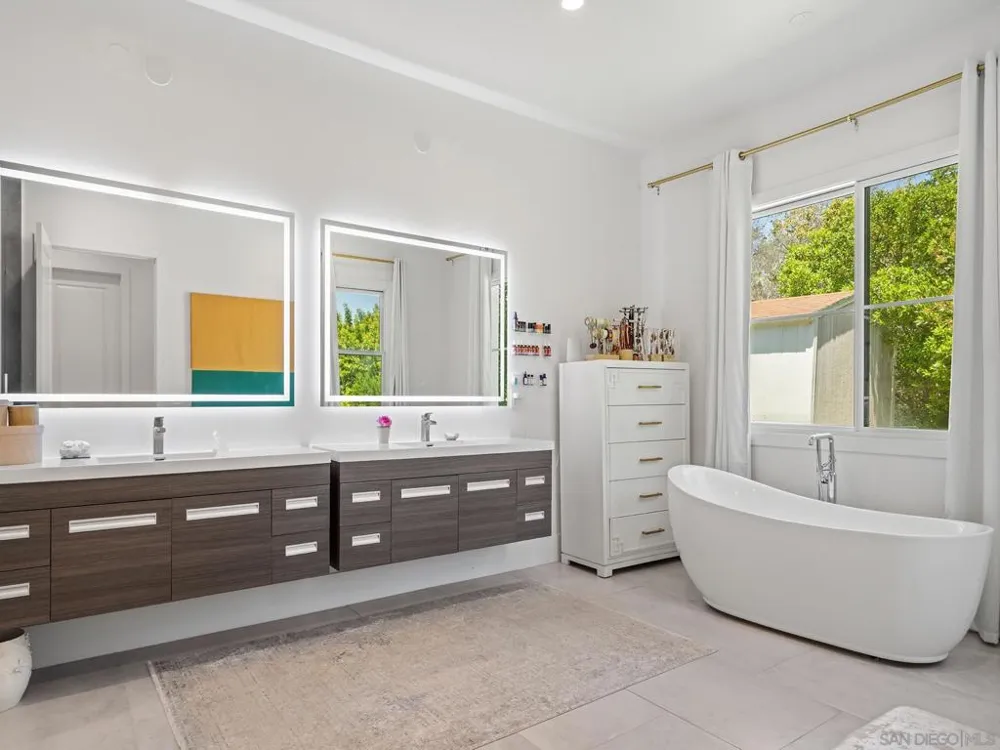 16947 AVENIDA LUIS Rancho Santa Fe, CA 92067