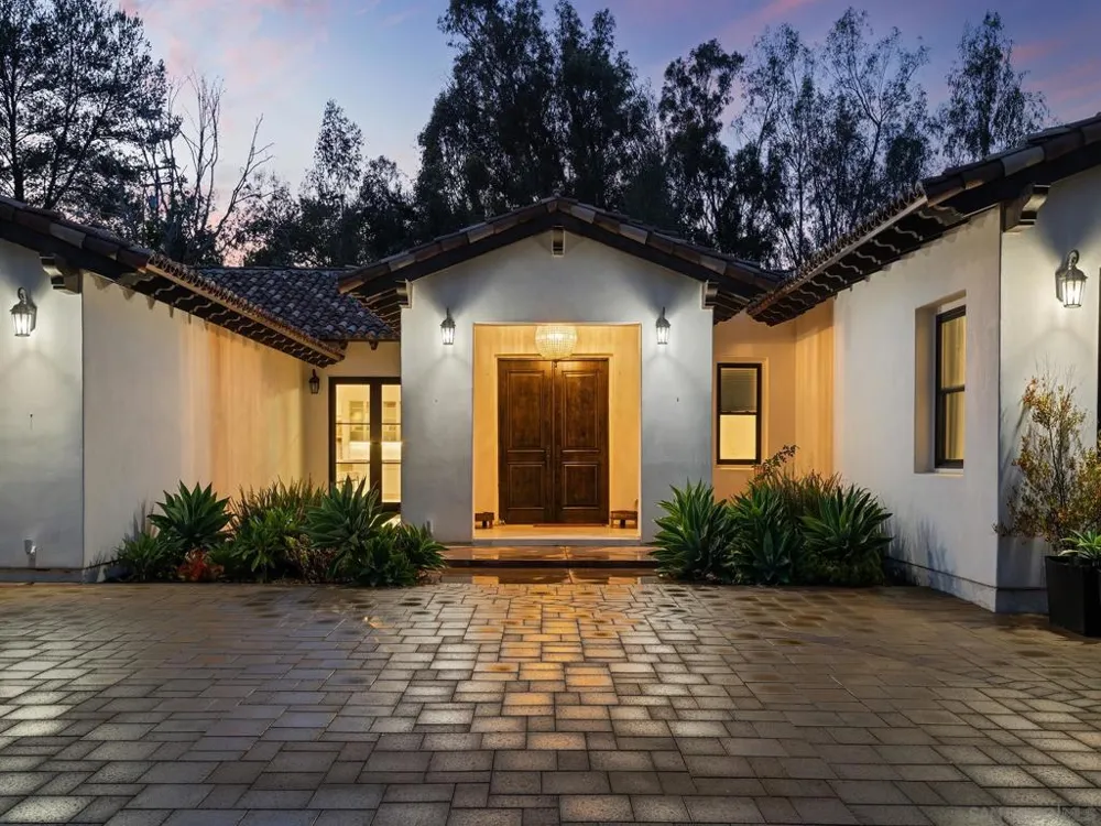 16947 AVENIDA LUIS Rancho Santa Fe, CA 92067