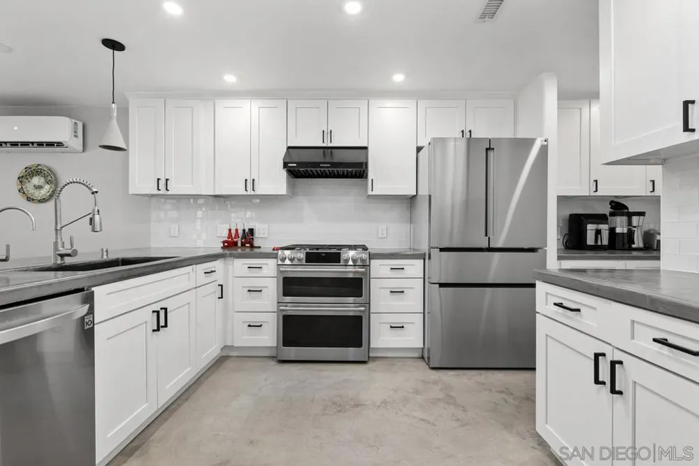 3152 Avenida Topanga Carlsbad, CA 92009