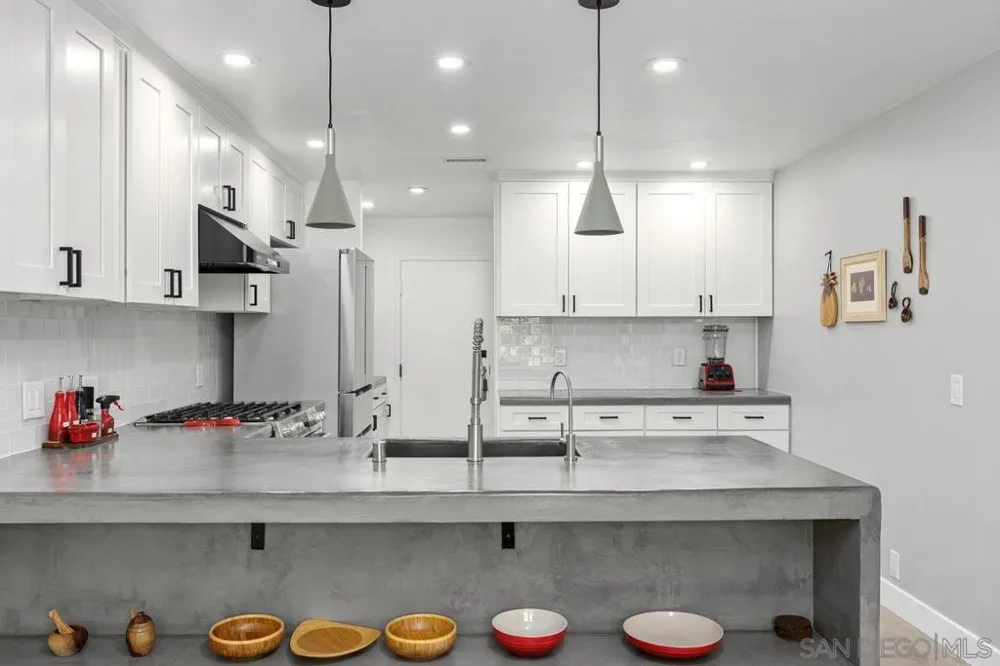 3152 Avenida Topanga Carlsbad, CA 92009