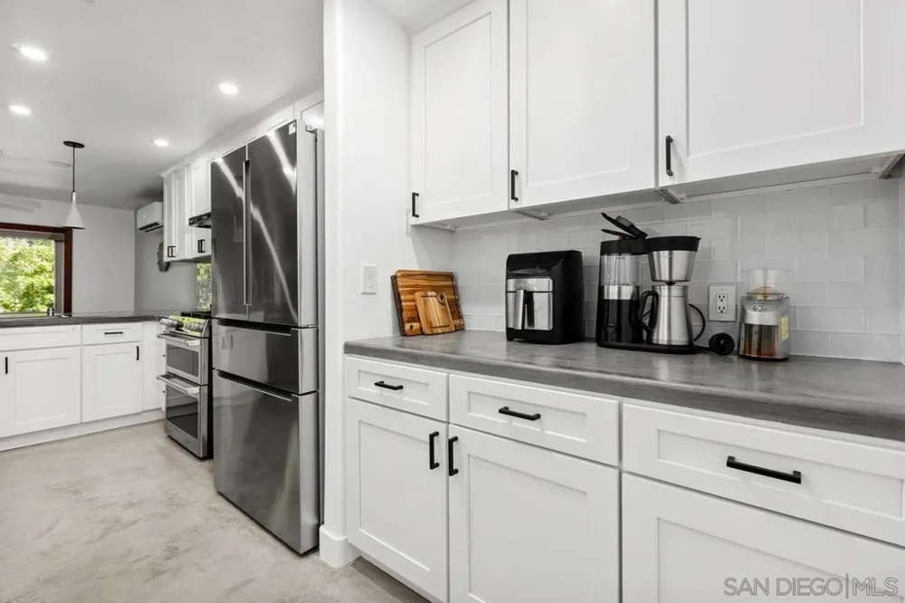 3152 Avenida Topanga Carlsbad, CA 92009