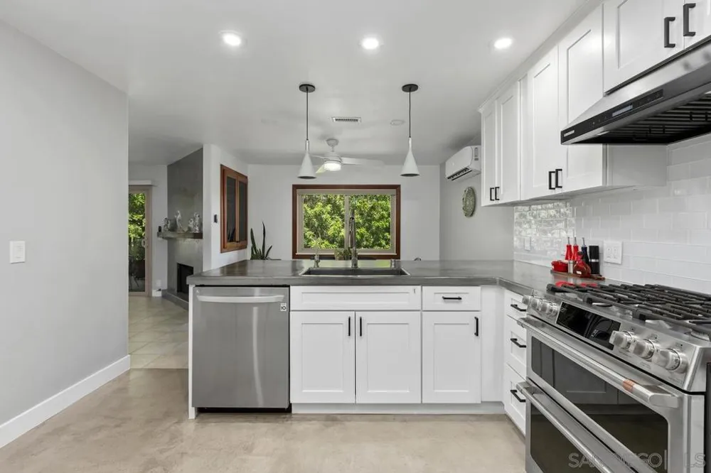 3152 Avenida Topanga Carlsbad, CA 92009