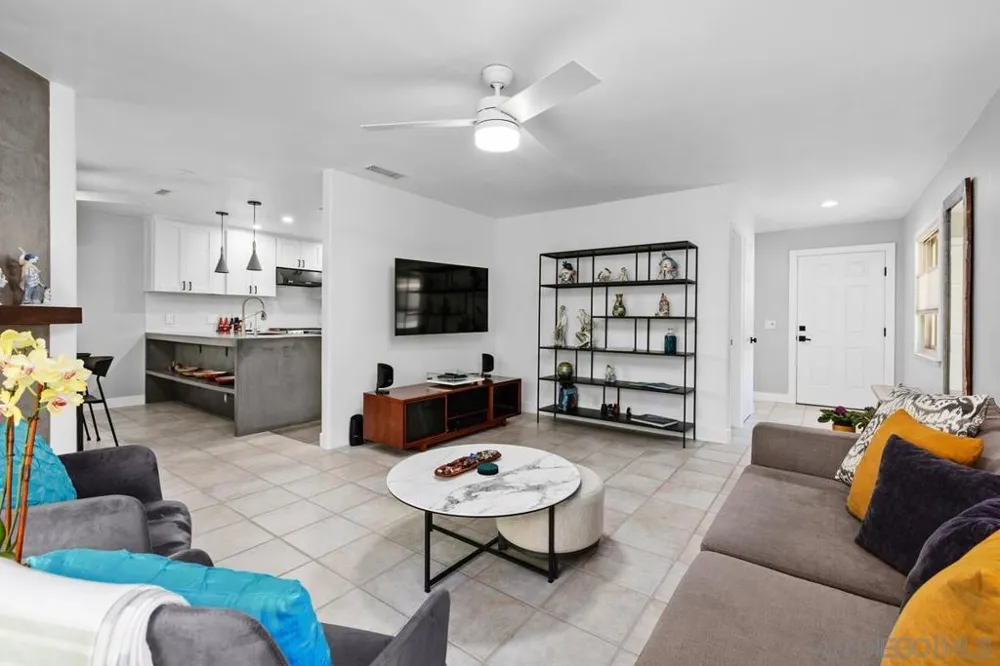 3152 Avenida Topanga Carlsbad, CA 92009