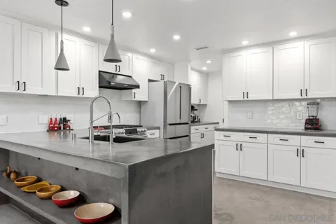 3152 Avenida Topanga