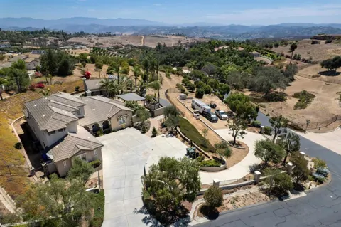 5148 Minneola Drive