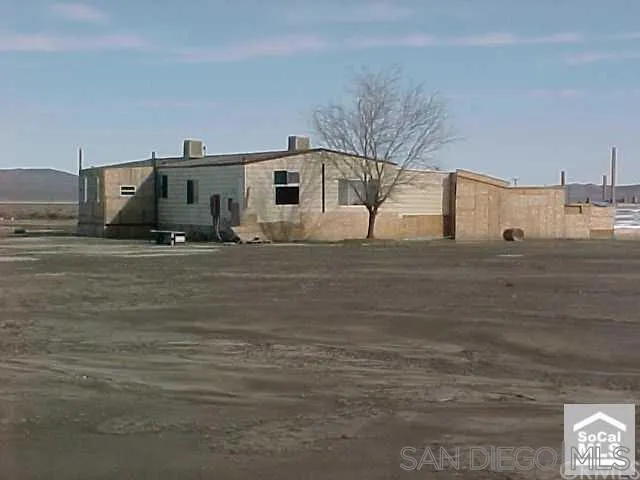 1075 Calle De Amistad Adelanto, CA 92301