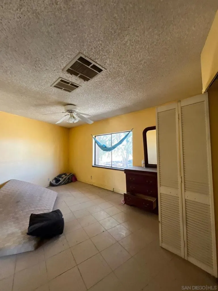 1055 Calle De Amistad El Mirage, CA 92301