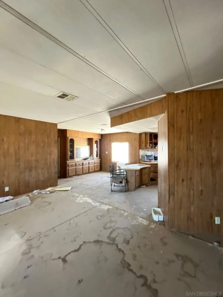 1055 Calle De Amistad El Mirage, CA 92301