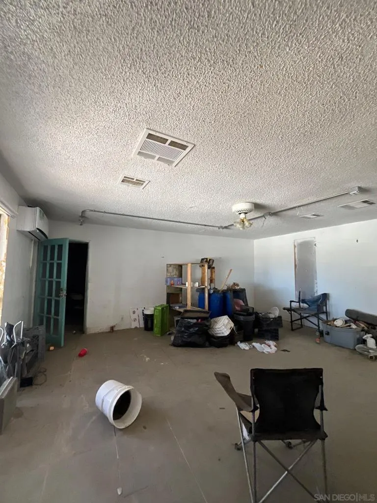 1055 Calle De Amistad El Mirage, CA 92301