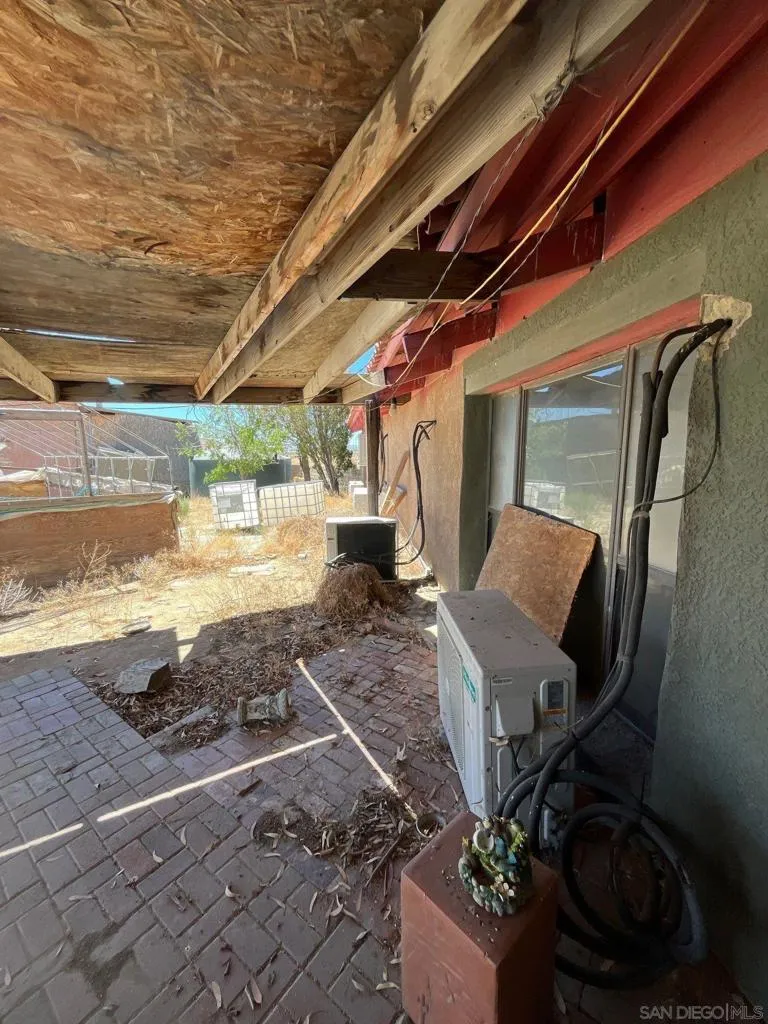 1055 Calle De Amistad El Mirage, CA 92301