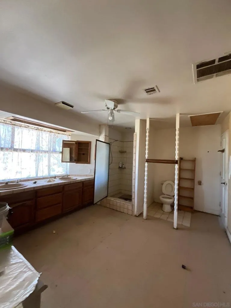1055 Calle De Amistad El Mirage, CA 92301