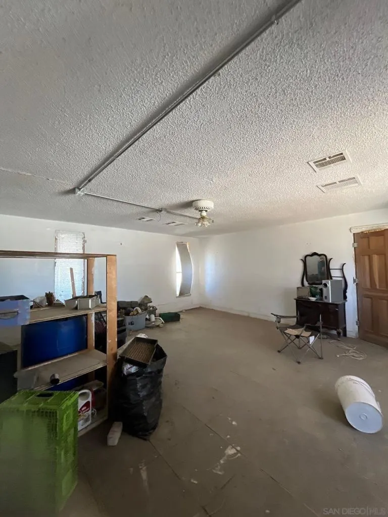 1055 Calle De Amistad El Mirage, CA 92301