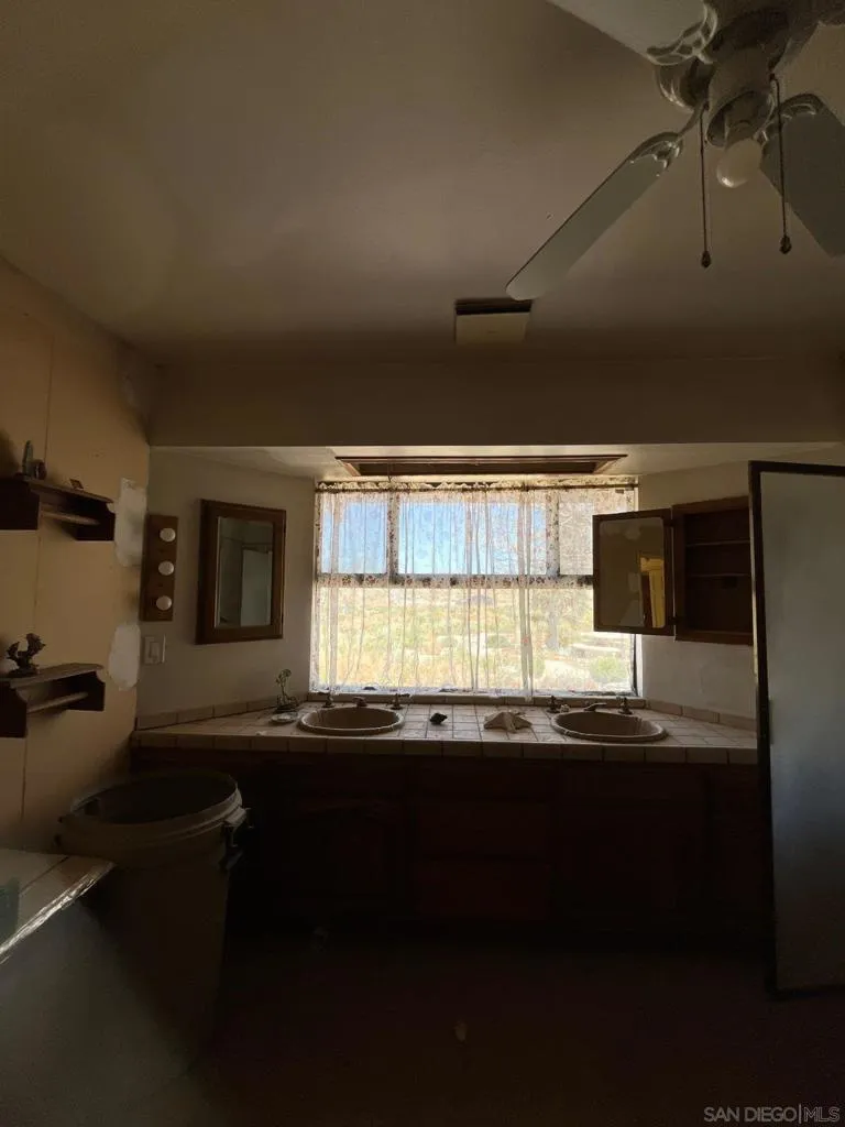 1055 Calle De Amistad El Mirage, CA 92301