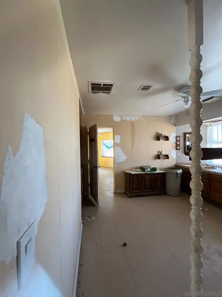 1055 Calle De Amistad El Mirage, CA 92301