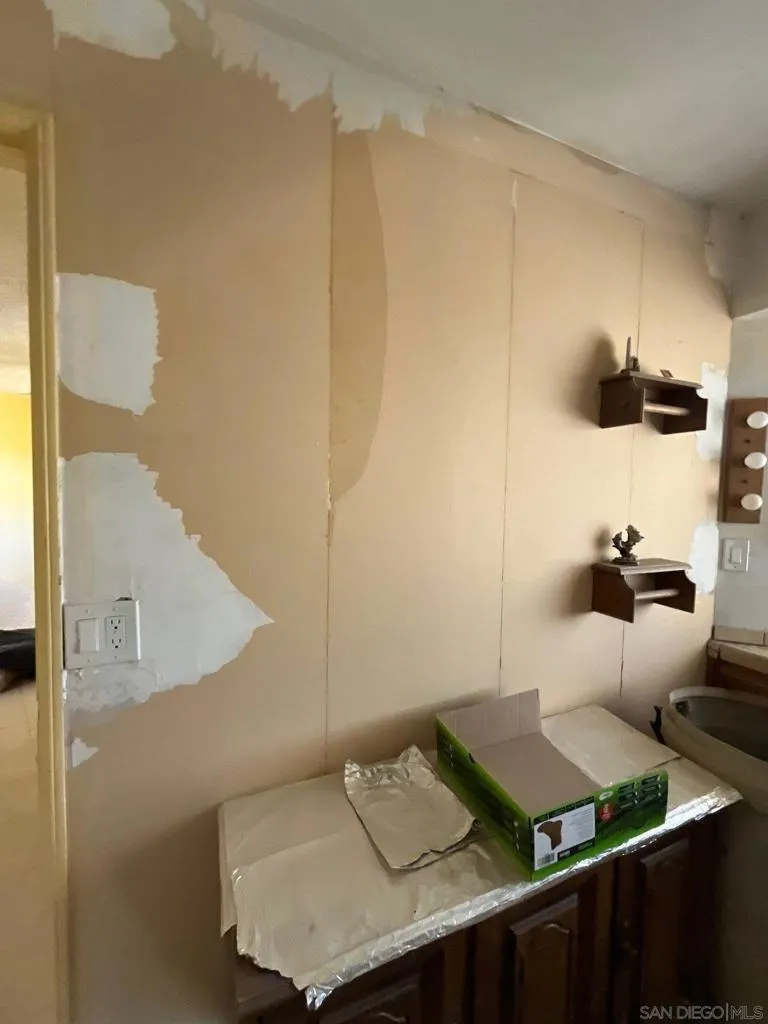 1055 Calle De Amistad El Mirage, CA 92301