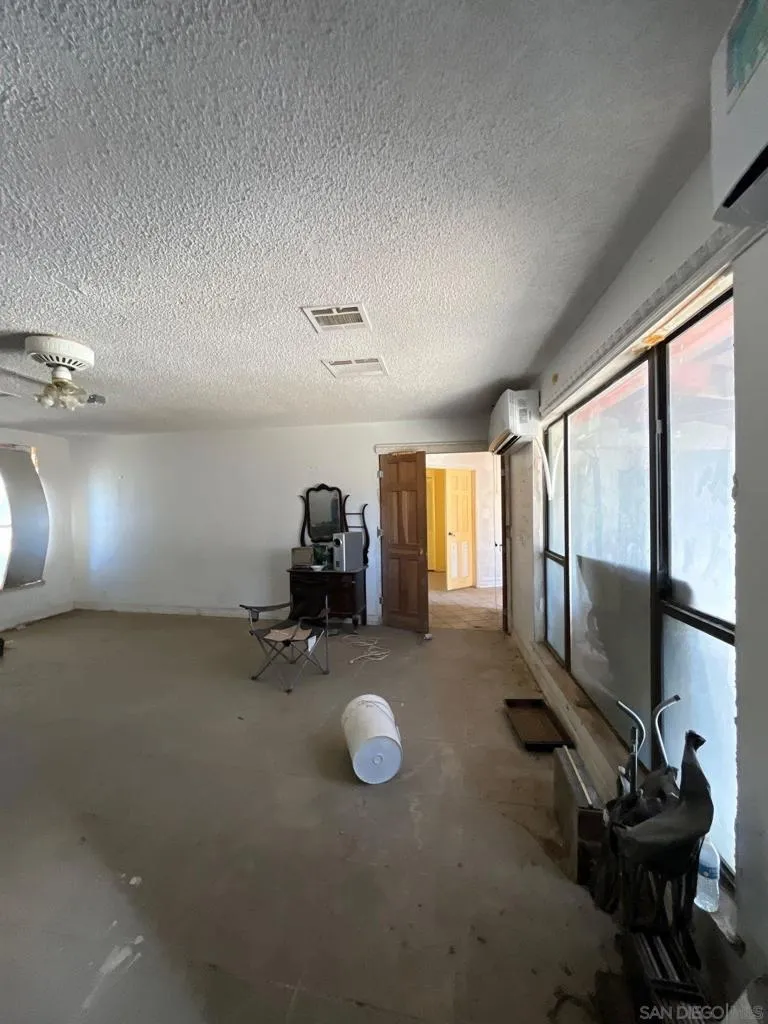 1055 Calle De Amistad El Mirage, CA 92301