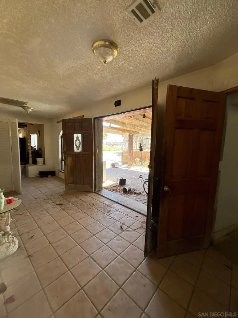 1055 Calle De Amistad El Mirage, CA 92301