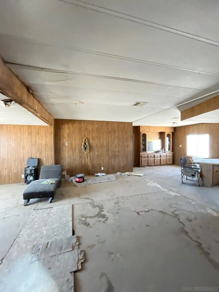 1055 Calle De Amistad El Mirage, CA 92301