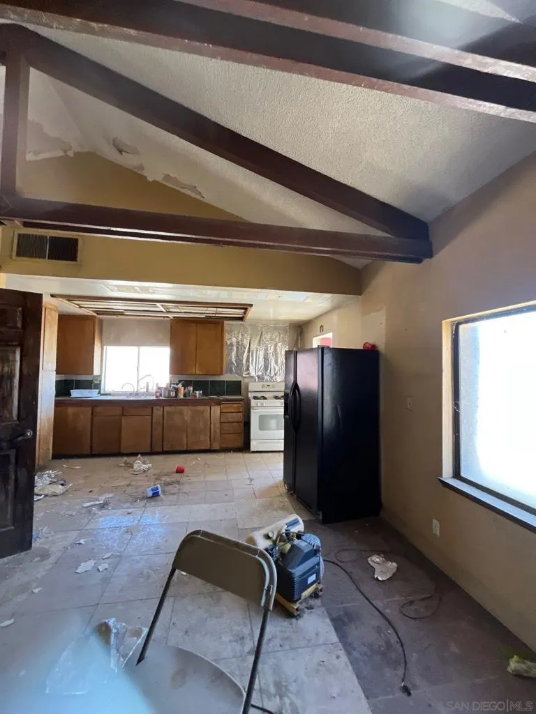 1055 Calle De Amistad El Mirage, CA 92301