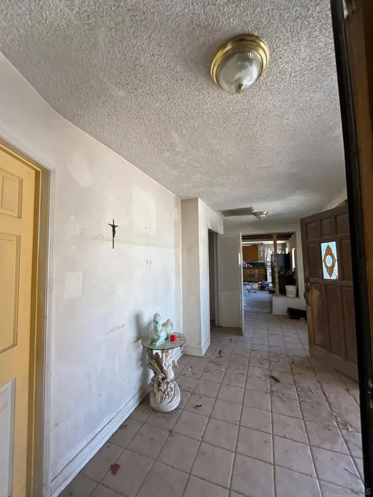 1055 Calle De Amistad El Mirage, CA 92301
