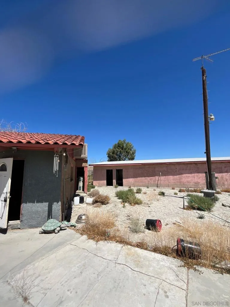 1055 Calle De Amistad El Mirage, CA 92301
