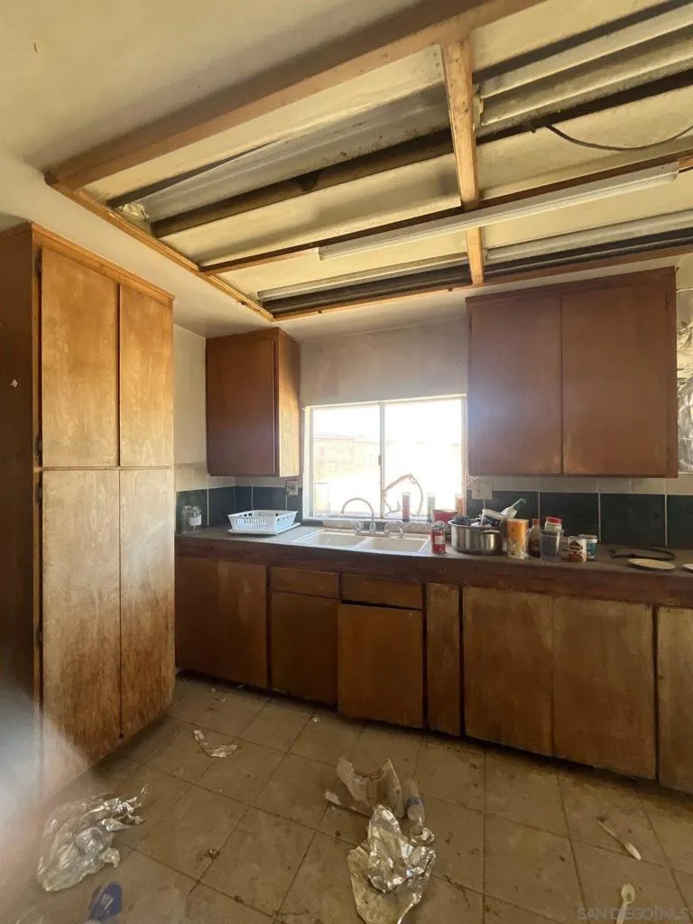 1055 Calle De Amistad El Mirage, CA 92301