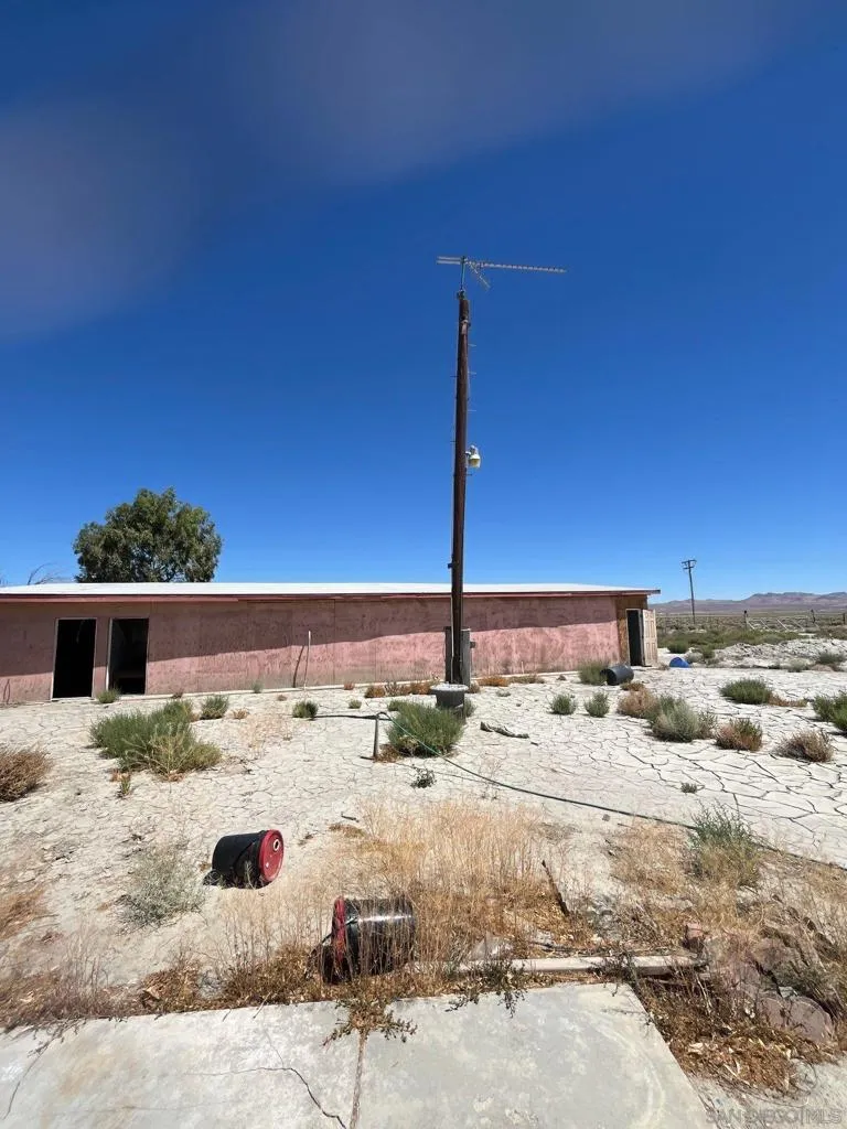 1055 Calle De Amistad El Mirage, CA 92301