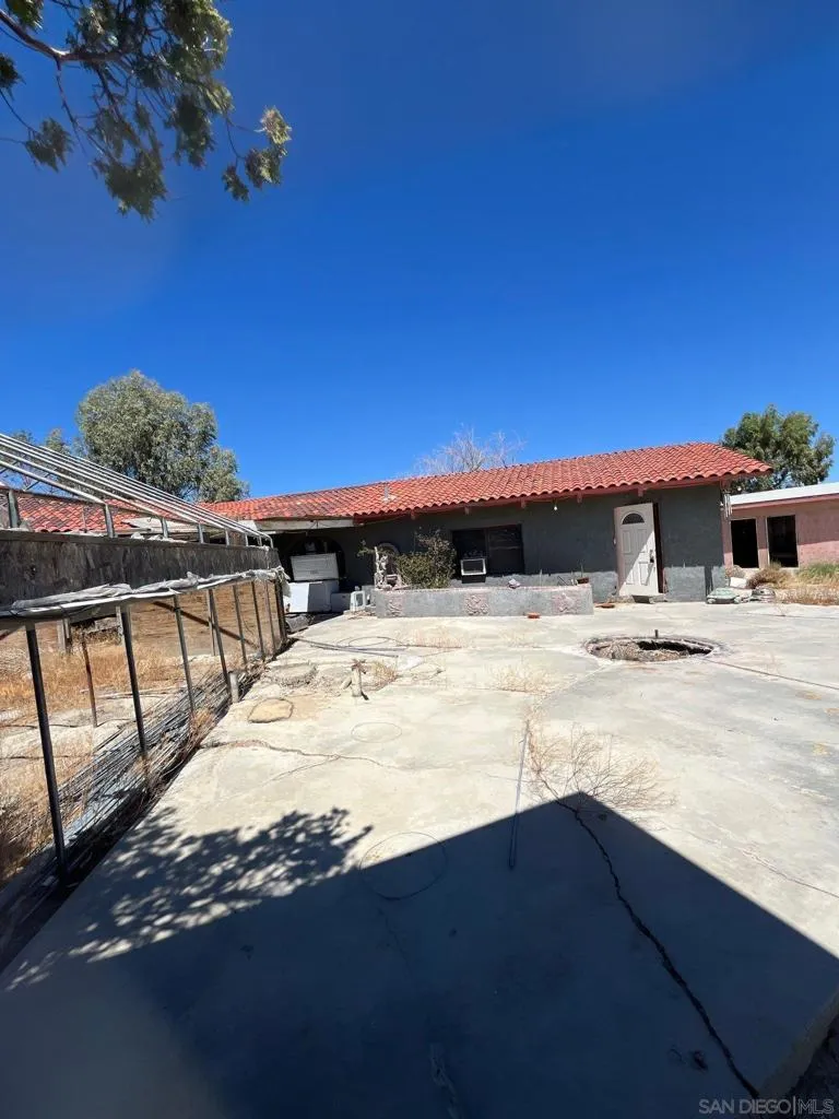 1055 Calle De Amistad El Mirage, CA 92301