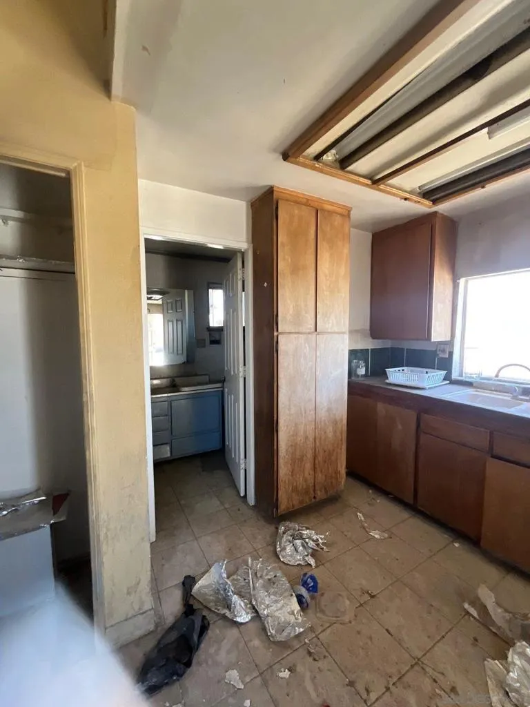 1055 Calle De Amistad El Mirage, CA 92301