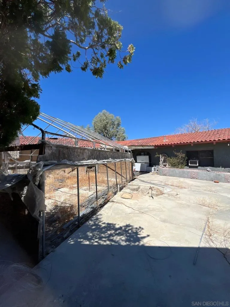 1055 Calle De Amistad El Mirage, CA 92301