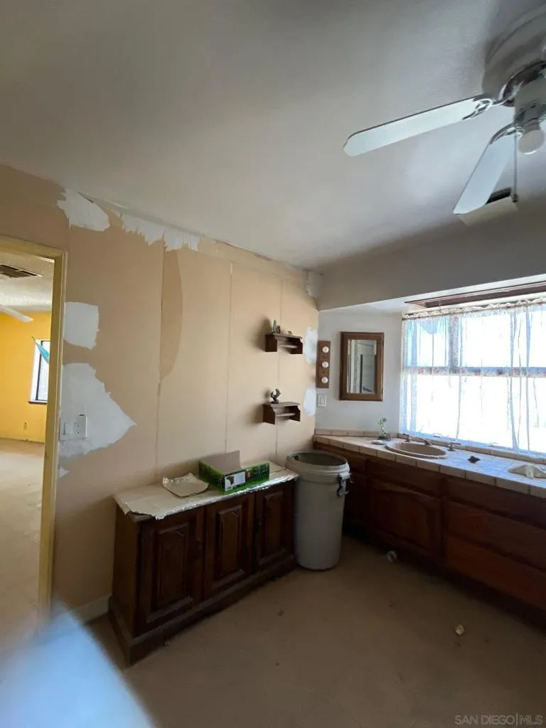 1055 Calle De Amistad El Mirage, CA 92301