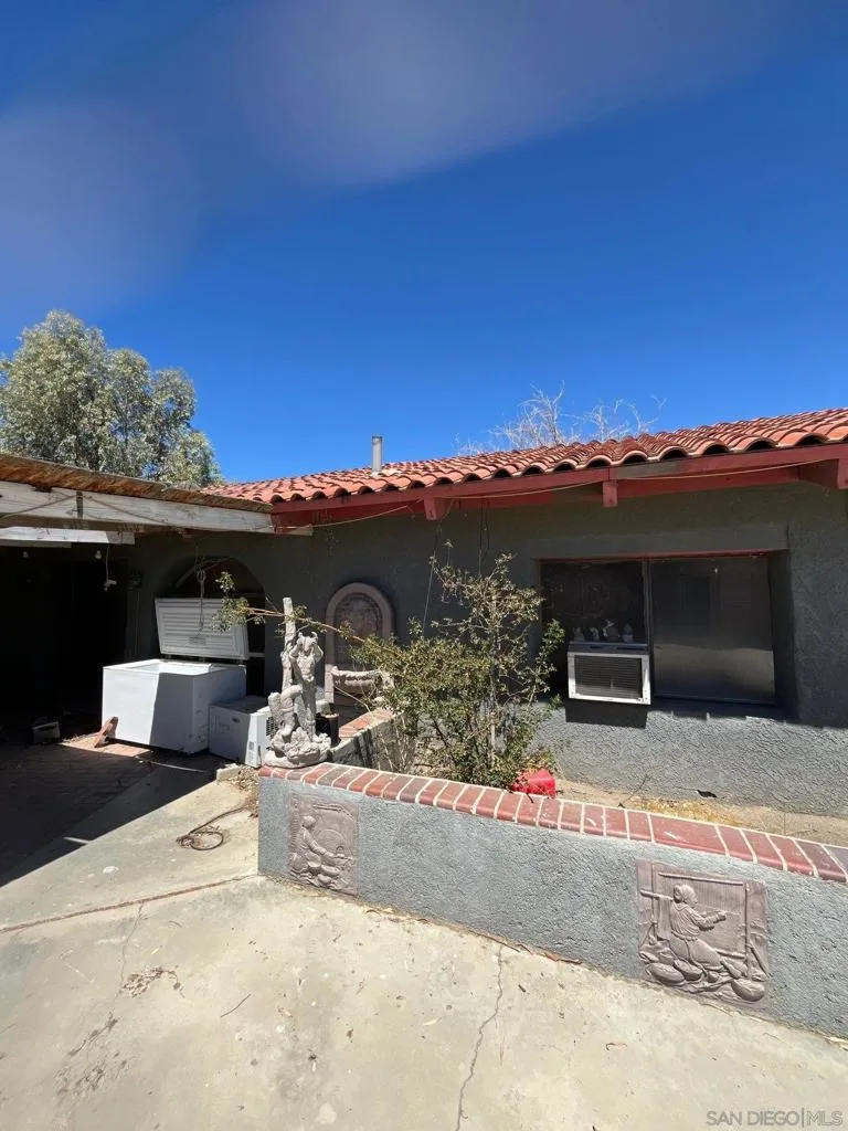 1055 Calle De Amistad El Mirage, CA 92301