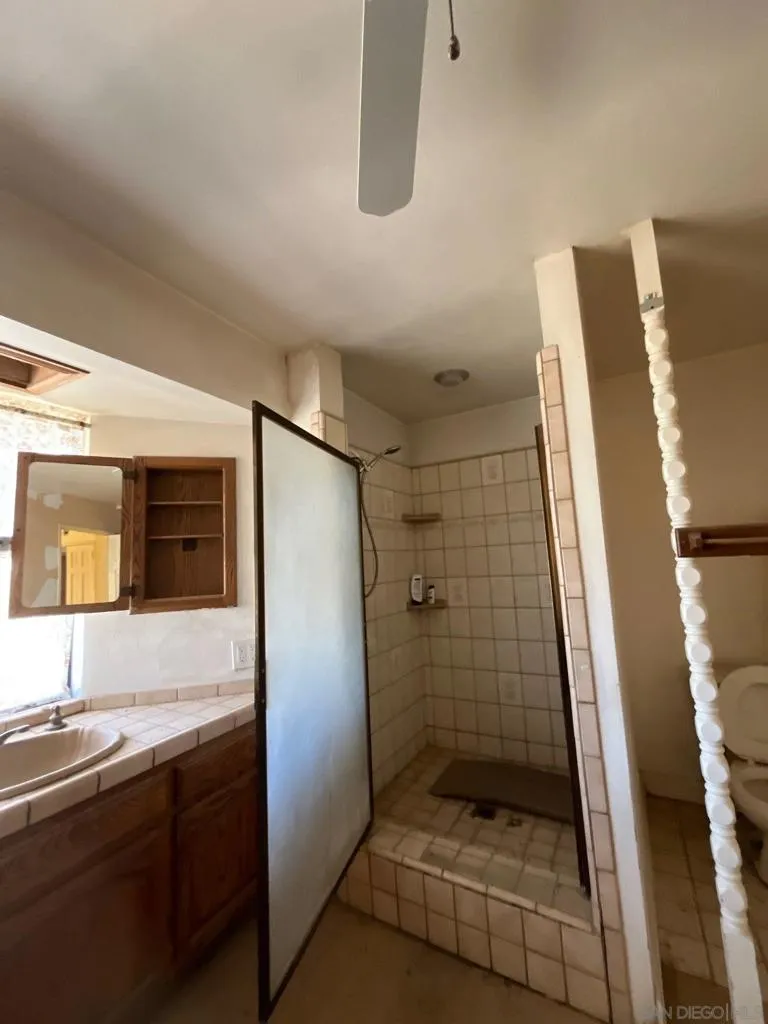 1055 Calle De Amistad El Mirage, CA 92301