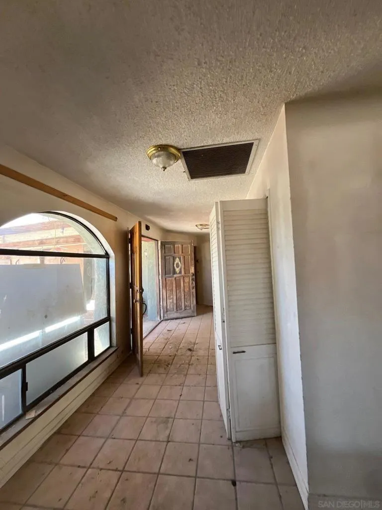 1055 Calle De Amistad El Mirage, CA 92301