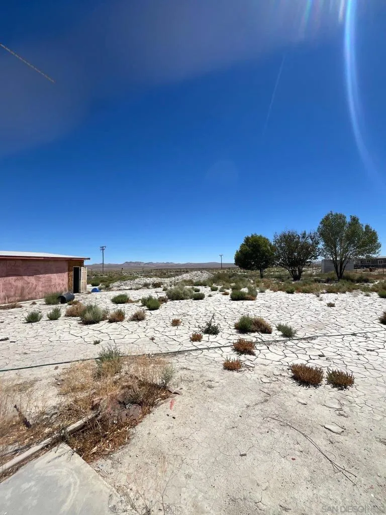1055 Calle De Amistad El Mirage, CA 92301